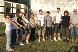ucesnici kampa pistoljem desno terner Boban Markovic